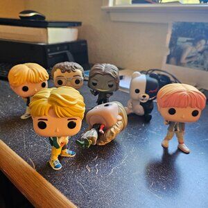 7 Pop Funkos. Various